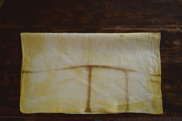 serviette de table jaune réséda, pièce unique, teinture végétale de Provence