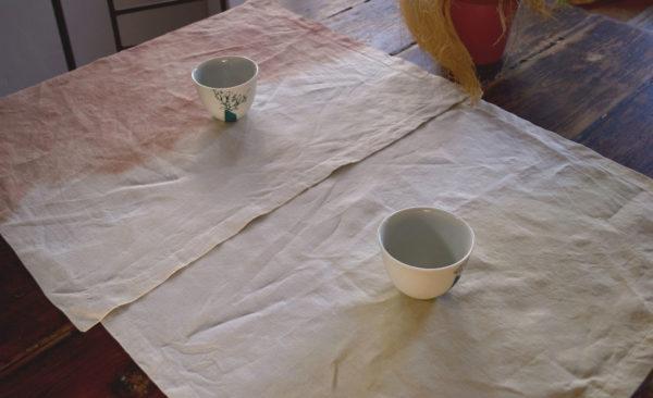 set de table en lin jaune doux, pièce unique, teinture végétale de Provence