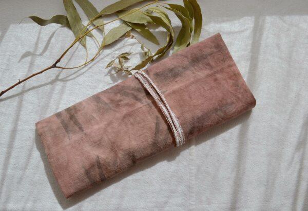 Trousse à maquillage ou pinceaux avec fermeture en lien